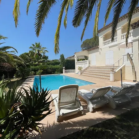 Villa Maison Cosy En Bordure Du Golf. Saint-Raphael (Var)