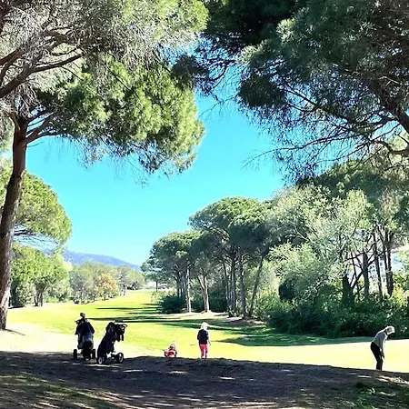Maison Cosy En Bordure Du Golf. Saint-Raphael (Var)