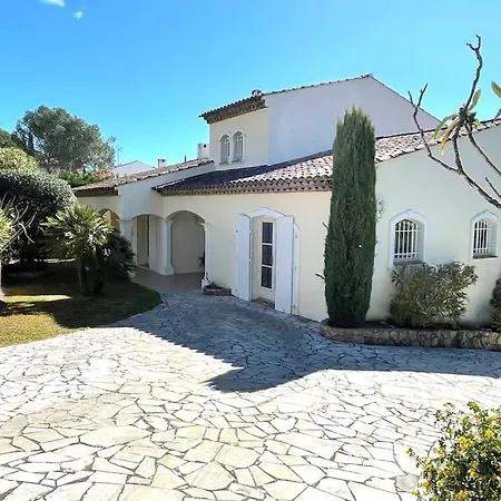 Maison Cosy En Bordure Du Golf. Villa Saint-Raphael (Var)