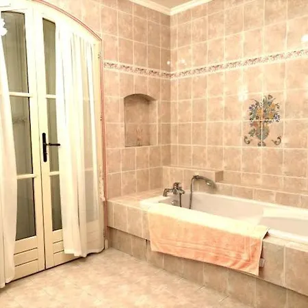 Maison Cosy En Bordure Du Golf. Villa Saint-Raphael (Var)